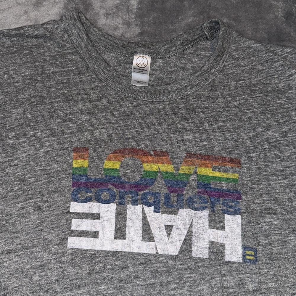 Love Conquers Hate HRC T shirt XL Gray